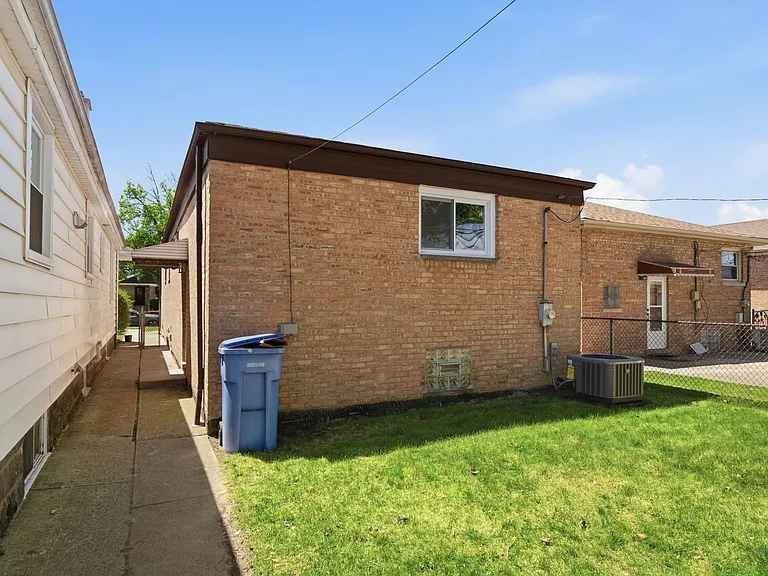 10439 S Drake Ave — Photo 19