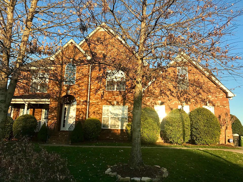 1st image of 2711 Doncaster Ct