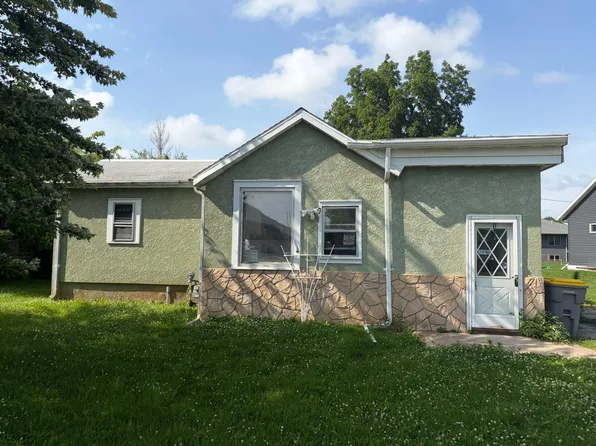 1304 County Road 25, La Crescent, MN 55947