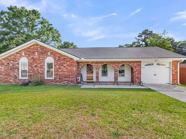 209 Longleaf Rd, Summerville, SC 29486