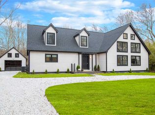 1670 Stars Rd, East Marion, NY 11939