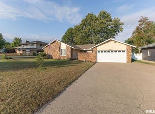 1417 2nd Ave, Camanche, IA 52730
