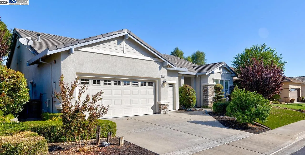 1105 Jonagold Way photo 1