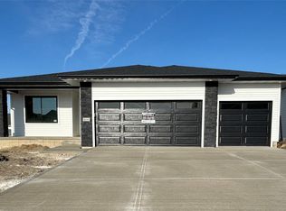 16541 Bentwood Dr, Urbandale, IA 50323