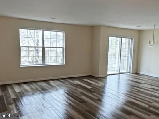 2nd image of 938 Pine Valley Ct