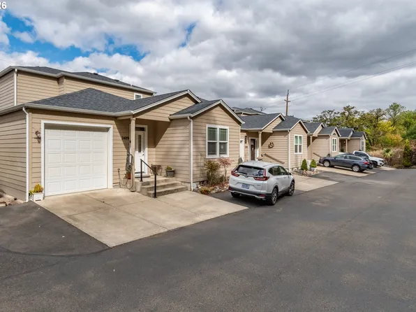 2489 SE Waldon Ave, Roseburg, OR 97470