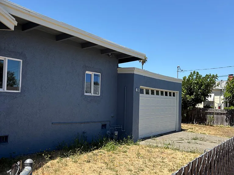 2228 Georgia St — Photo 3