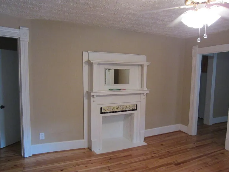 2170 Thompson Ave — Photo 3
