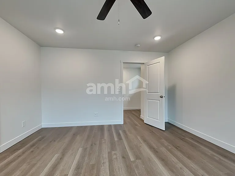 7718 Selah St SW — Photo 11