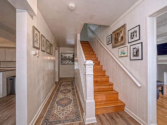 2nd image of 423 Walnut St