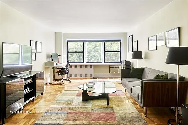 Sold by Warburg | media 10