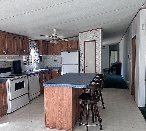2nd image of 2120 White Oak Ln