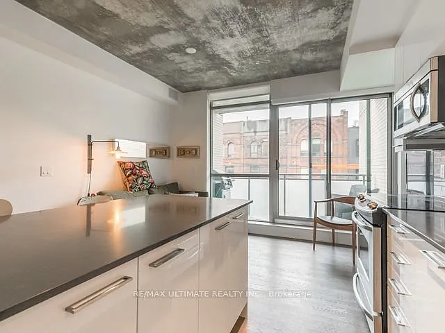 630 Queen St E #214 — Photo 5