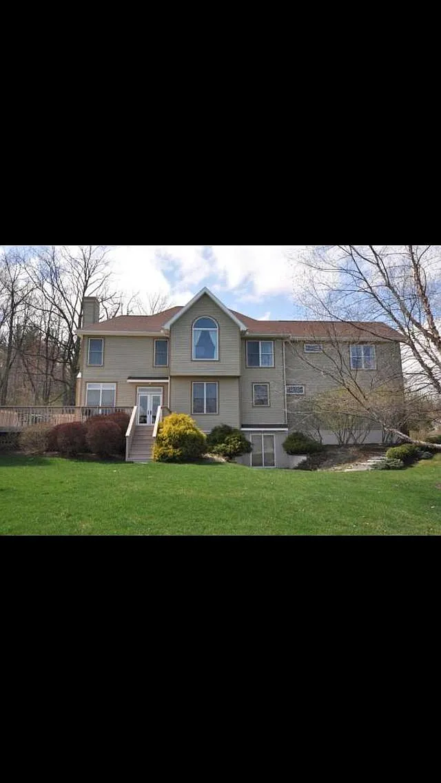5 bed, 2865 sqft, $3,750 — Photo 2