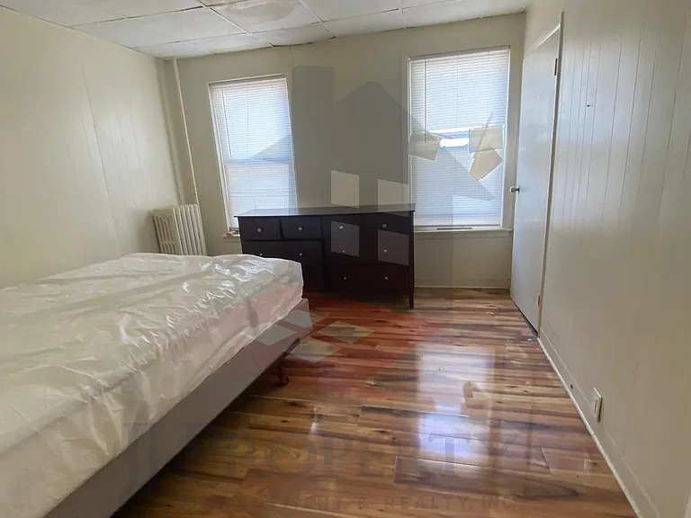 139 Early St — Photo 2