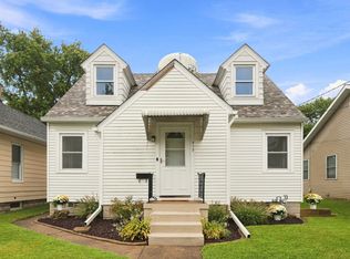 913 3rd Ave, Silvis, IL 61282