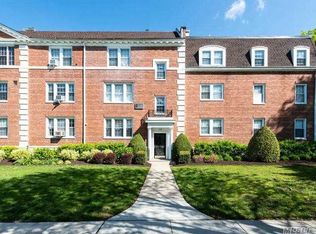 129 2nd St APT G2, Garden City, NY 11530