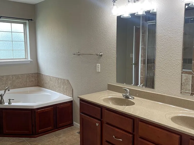 20454 Lynwood Rd — Photo 17