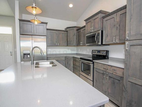 5th image of 2414 N Pond Dr E