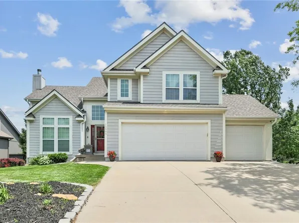 15545 S Summertree Ln, Olathe, KS 66062