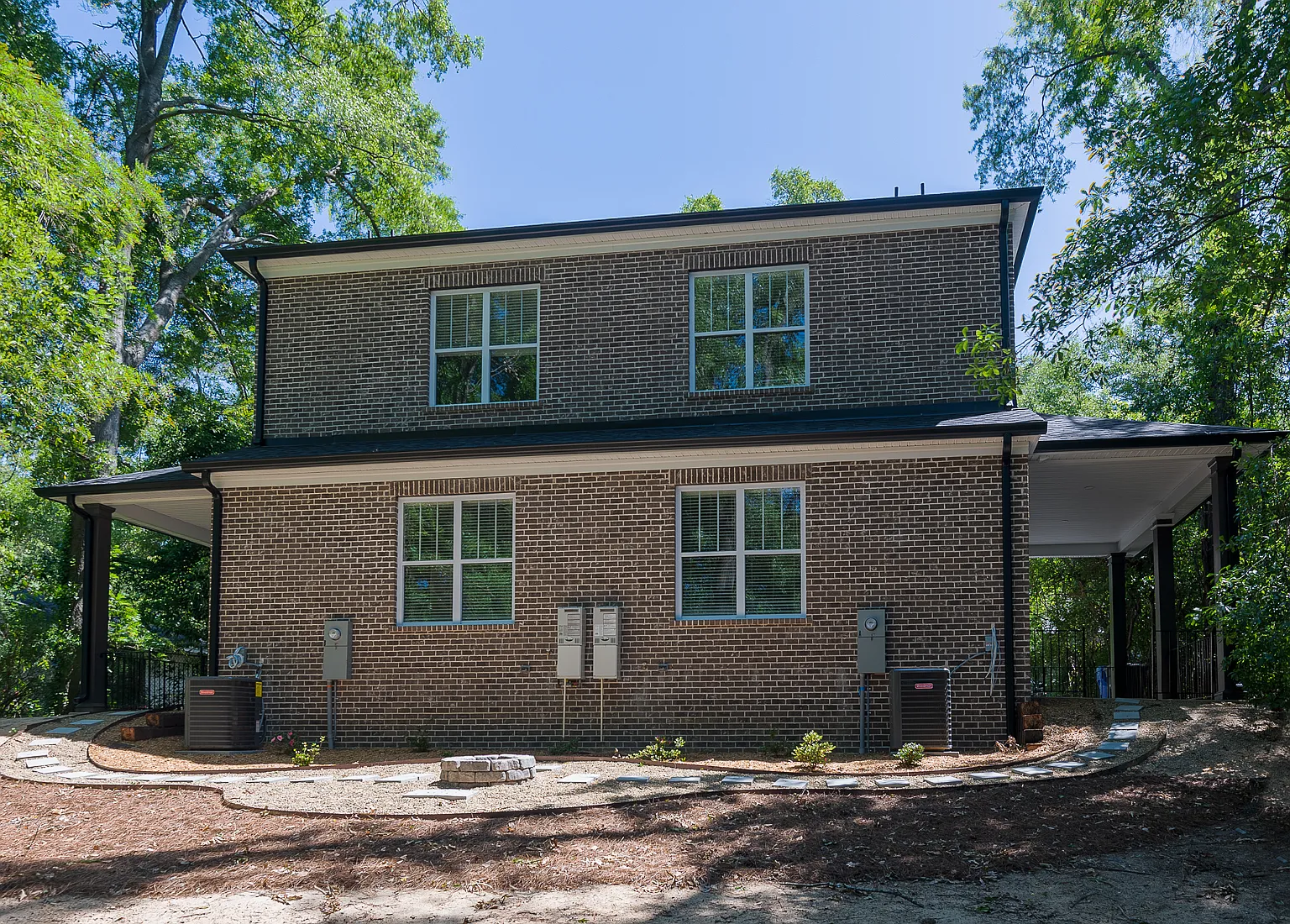 6 bed, 2800 sqft, $9,000 — Photo 2