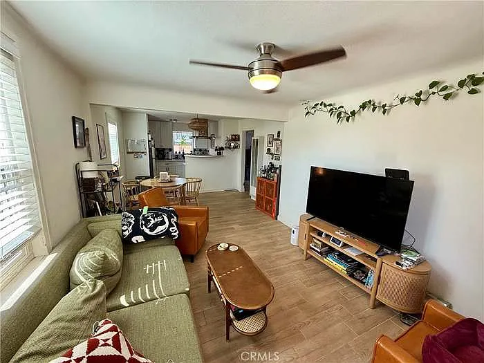 3 bed, 1000 sqft, $3,400 — Photo 4