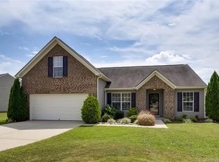 133 Golden Valley Dr, Mooresville, NC 28115