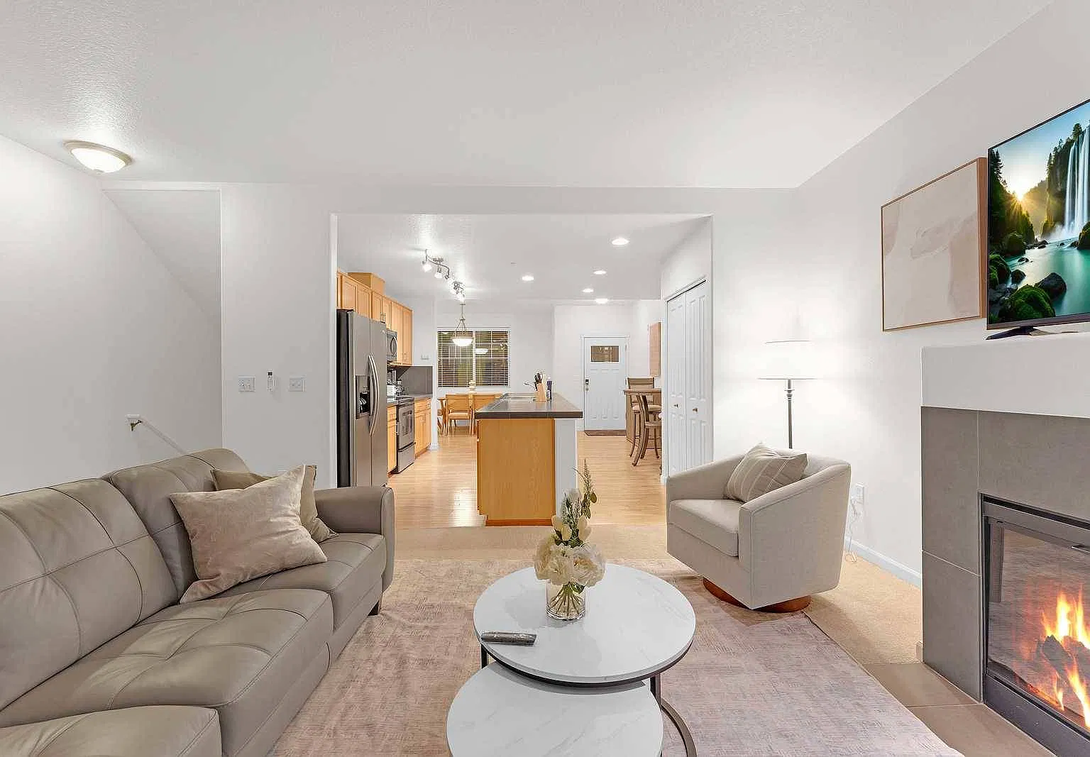 3 bed, 2.5 bath, 1777 sqft, $5,000 — Photo 1