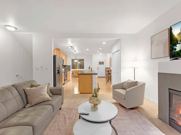 685 NW Falling Waters Ln Unit 103, Portland, OR 97229