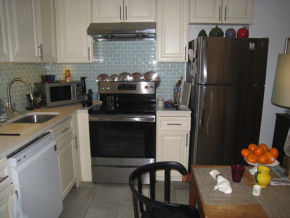 4th image of 312 E 81st St #1