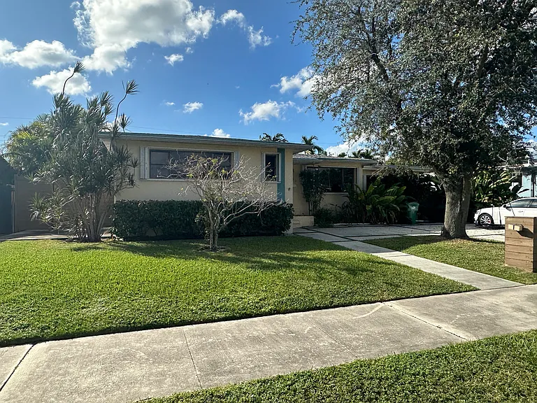 7910 SW 15th St — Photo 5