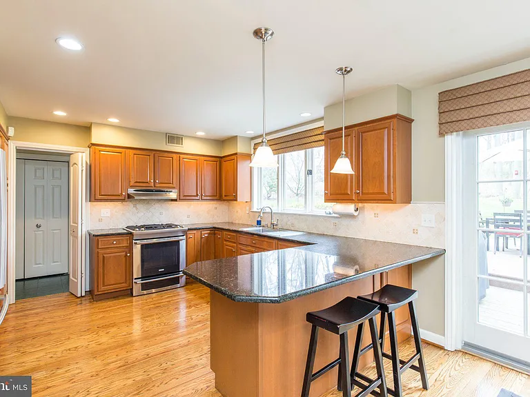 101 Woods Ln — Photo 19
