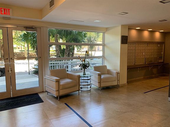 4th image of 816 NW 11th St APT 606