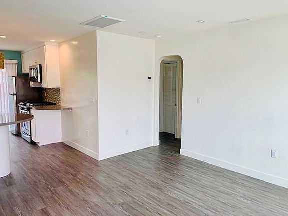 4th image of 833-839 Emerald St #835