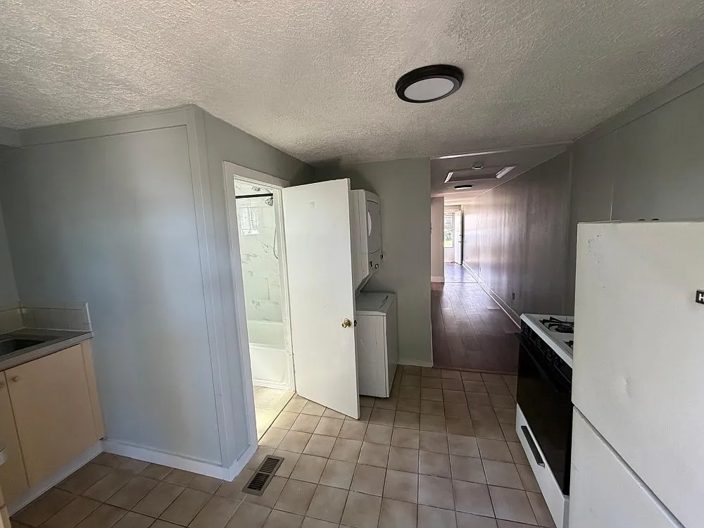 1 bed, 900 sqft, $1,550 — Photo 3