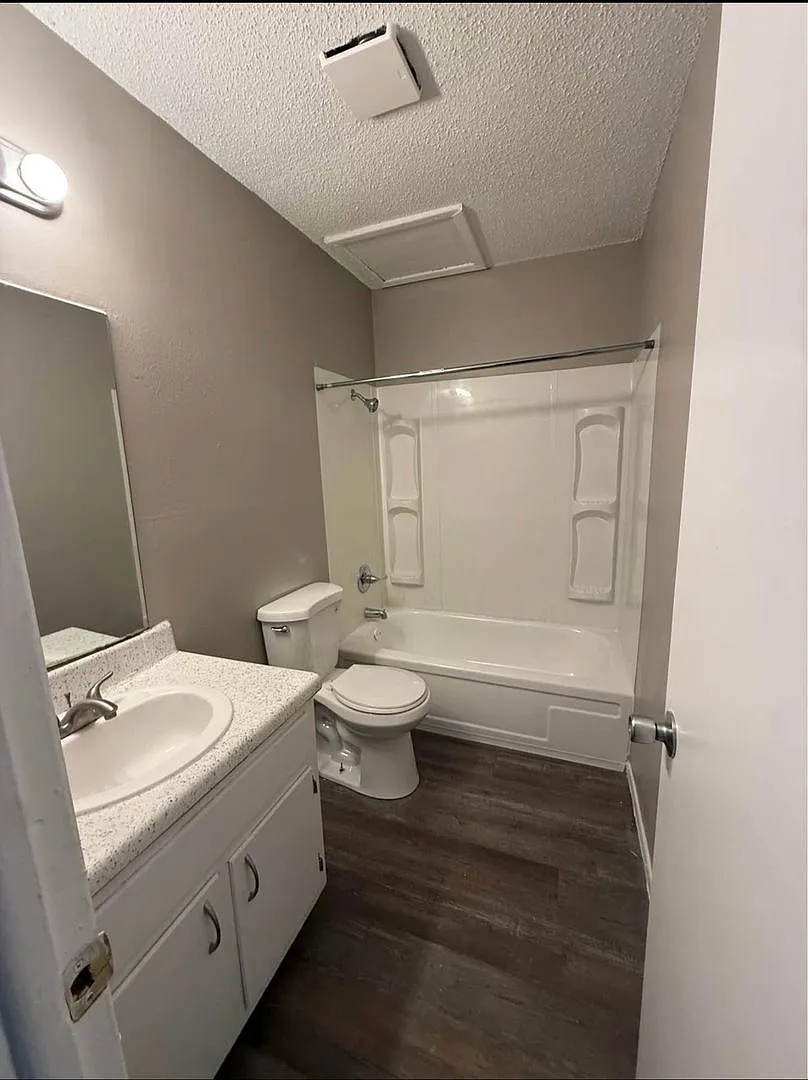 2 Bedroom/1 Bath Renovated — Photo 1