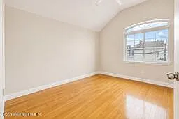 18 Lucy Loop — Photo 29