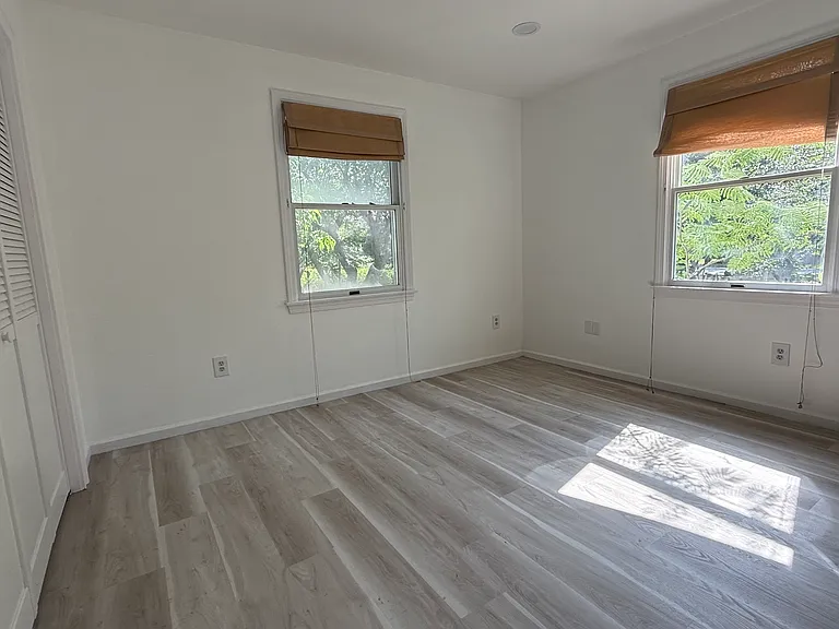 Metacom Ave — Photo 9