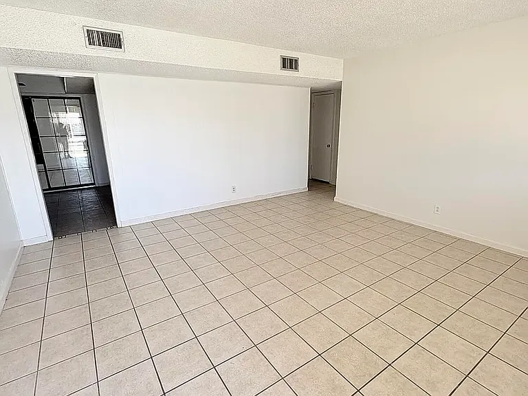 9406 Montgomery Dr — Photo 18