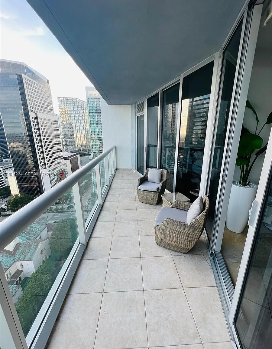 icon Brickell No Two — Photo 2