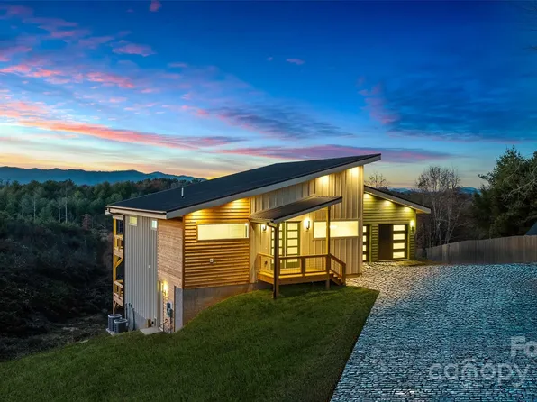 12 Giovannas Way, Leicester, NC 28748
