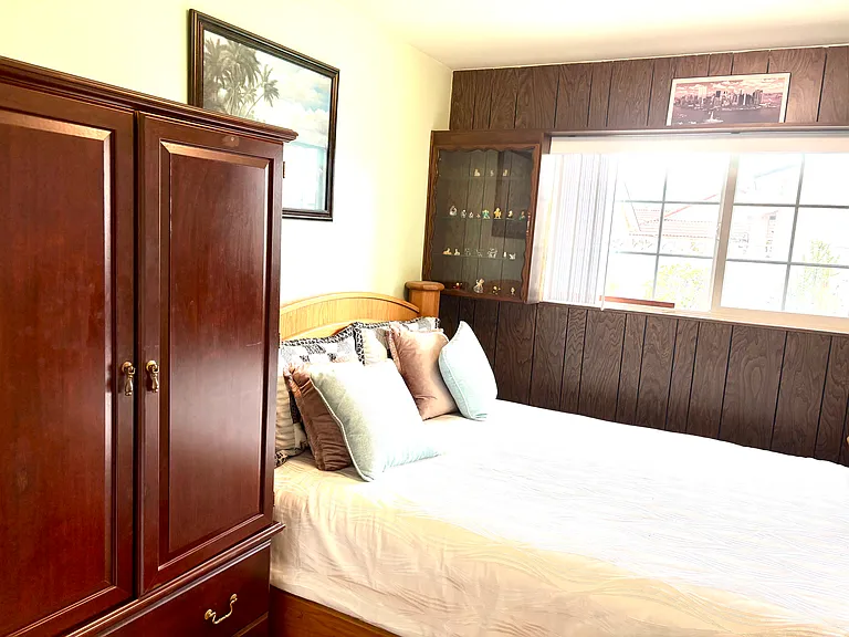10642 Henderson Ave — Photo 5