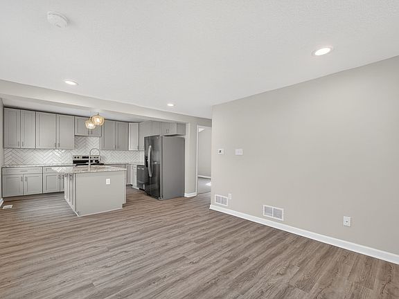 3rd image of 2343 E Grand Ave