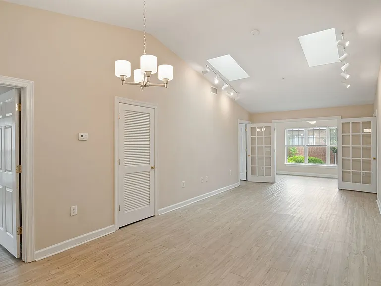 929 Morreene Rd #B31 — Photo 2