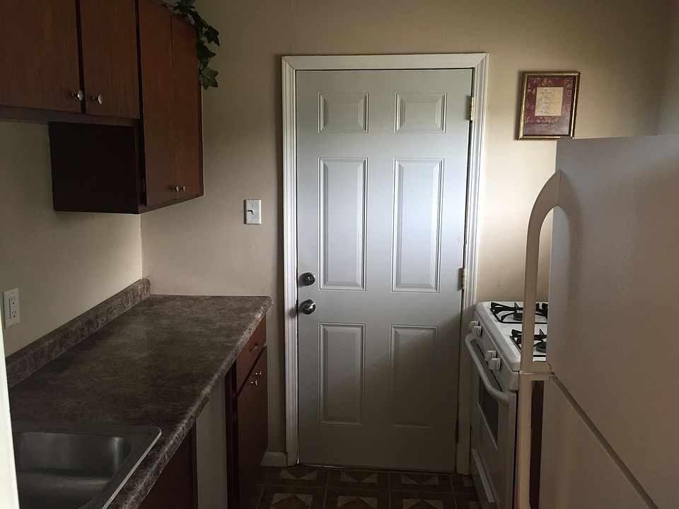 2nd image of 900 Nicholson St APT 1