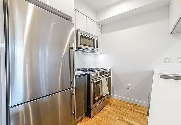 4th image of 2600 7th Ave #3H
