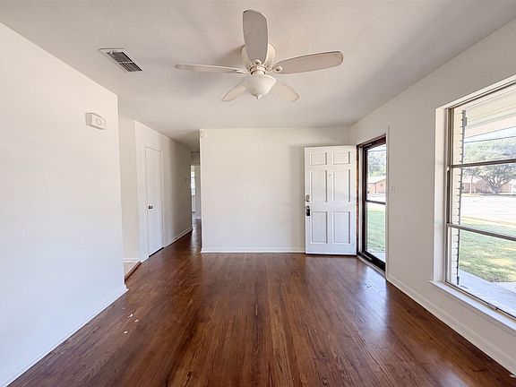 3rd image of 1213 S Ridgeway Dr
