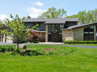 2105 W Applewood Ln, Glendale, WI 53209