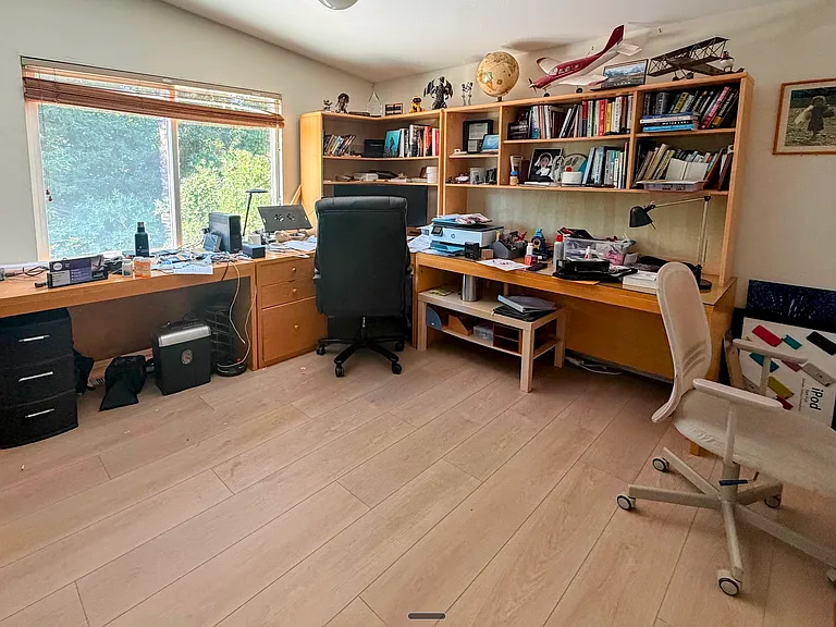 Large Bedroom #4