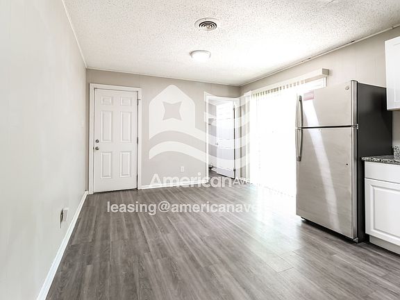 1525439_005_dining_room_13777874.jpg